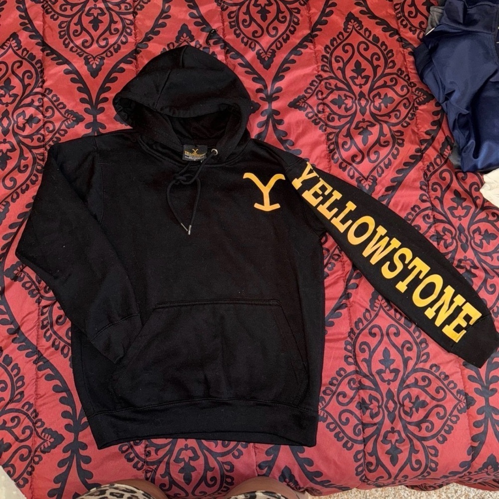 Yellowstone tv series hoodie small